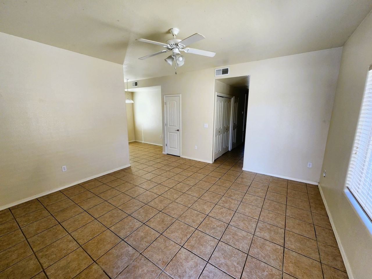 4971 Kenmore Rd - Photo 3 of 25