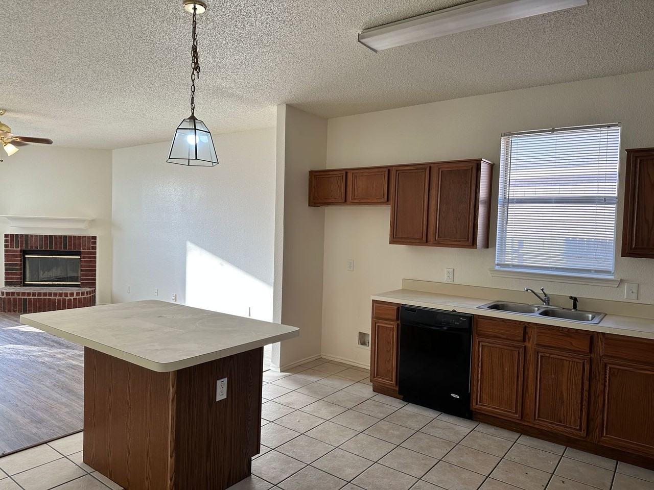 4412 Park Creek Ct - Photo 4 of 21