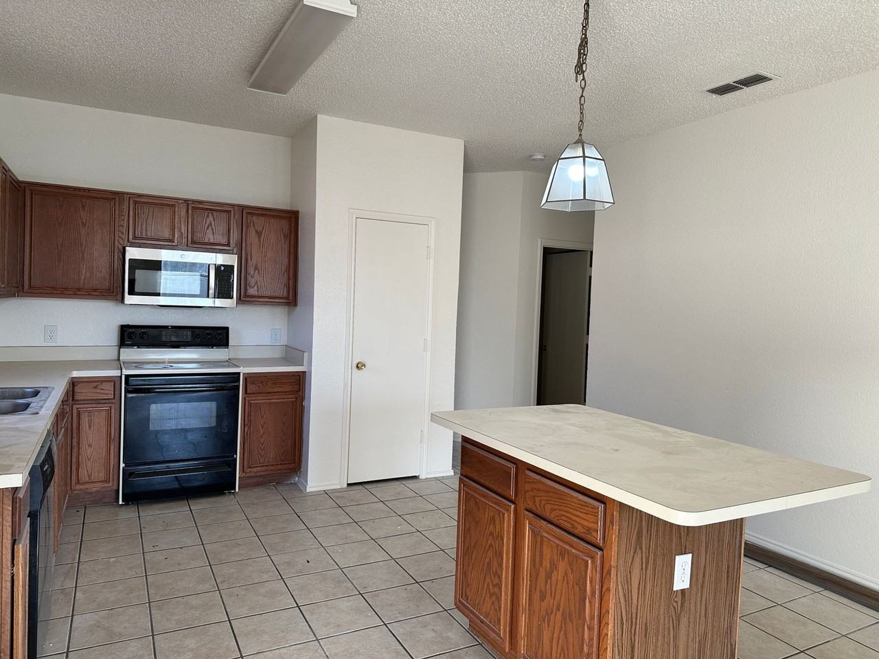 4412 Park Creek Ct - Photo 6 of 21