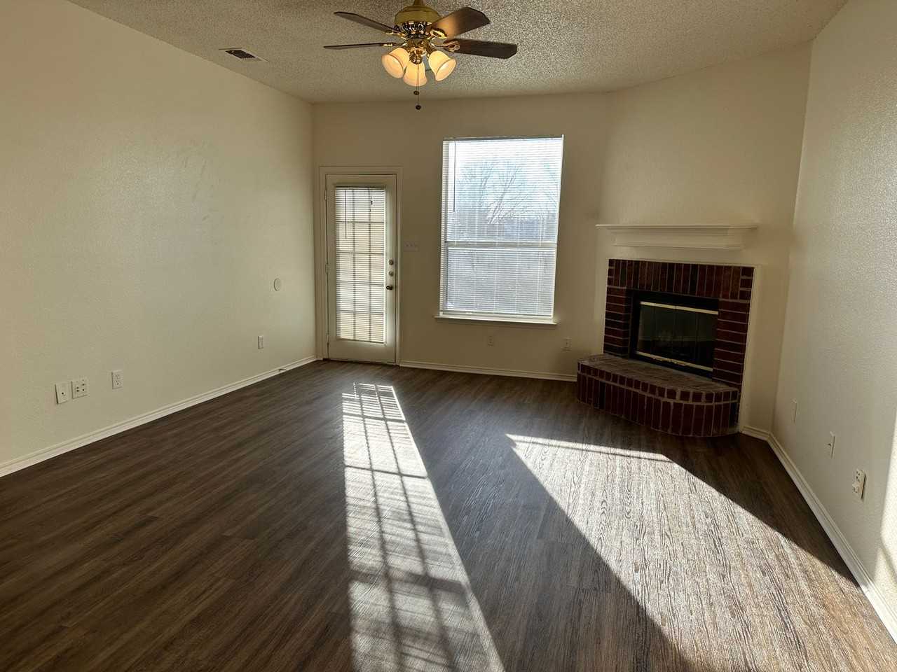 4412 Park Creek Ct - Photo 7 of 21