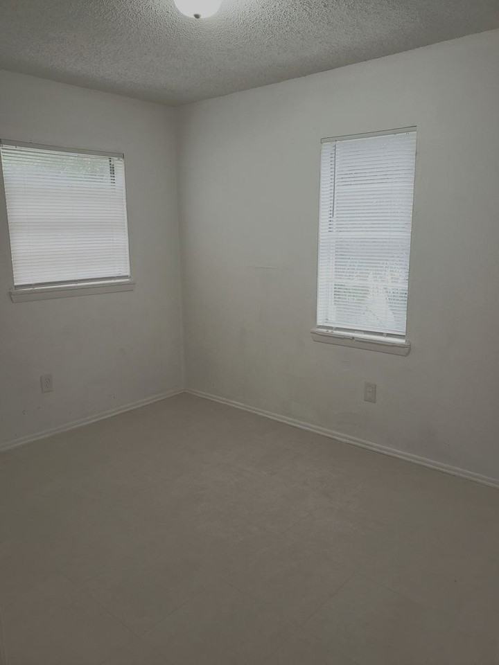 8215 N Klondyke St #A - Photo 7 of 11