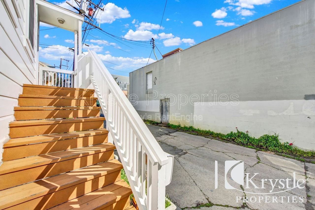 520 Indian Aly - Photo 4 of 22