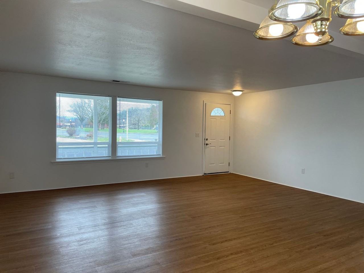 405 St Clair Way - Photo 3 of 21