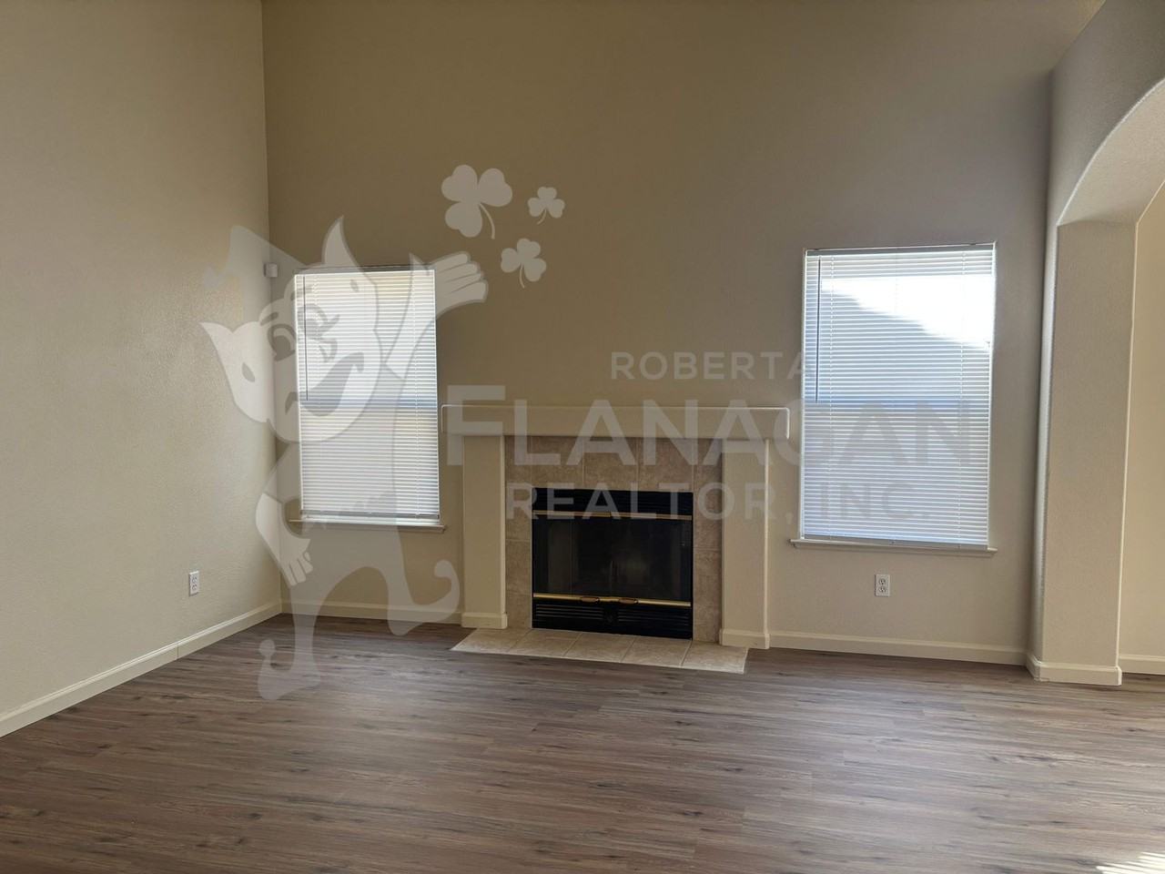 2845 N Mountain Spring Ct - Photo 2 of 7