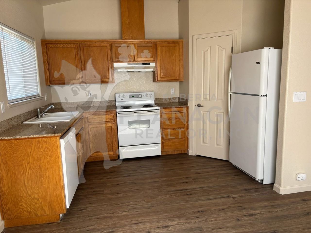 2845 N Mountain Spring Ct - Photo 3 of 7