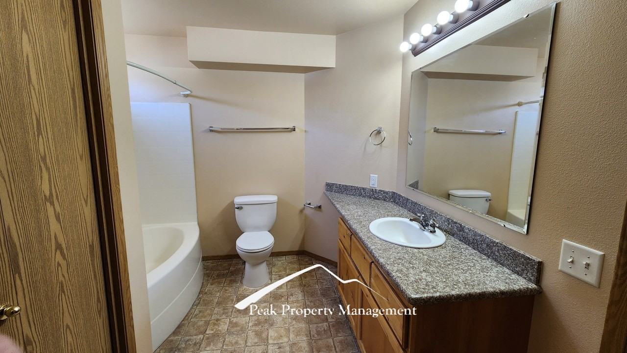 219 Ascent Ct #B - Photo 7 of 11