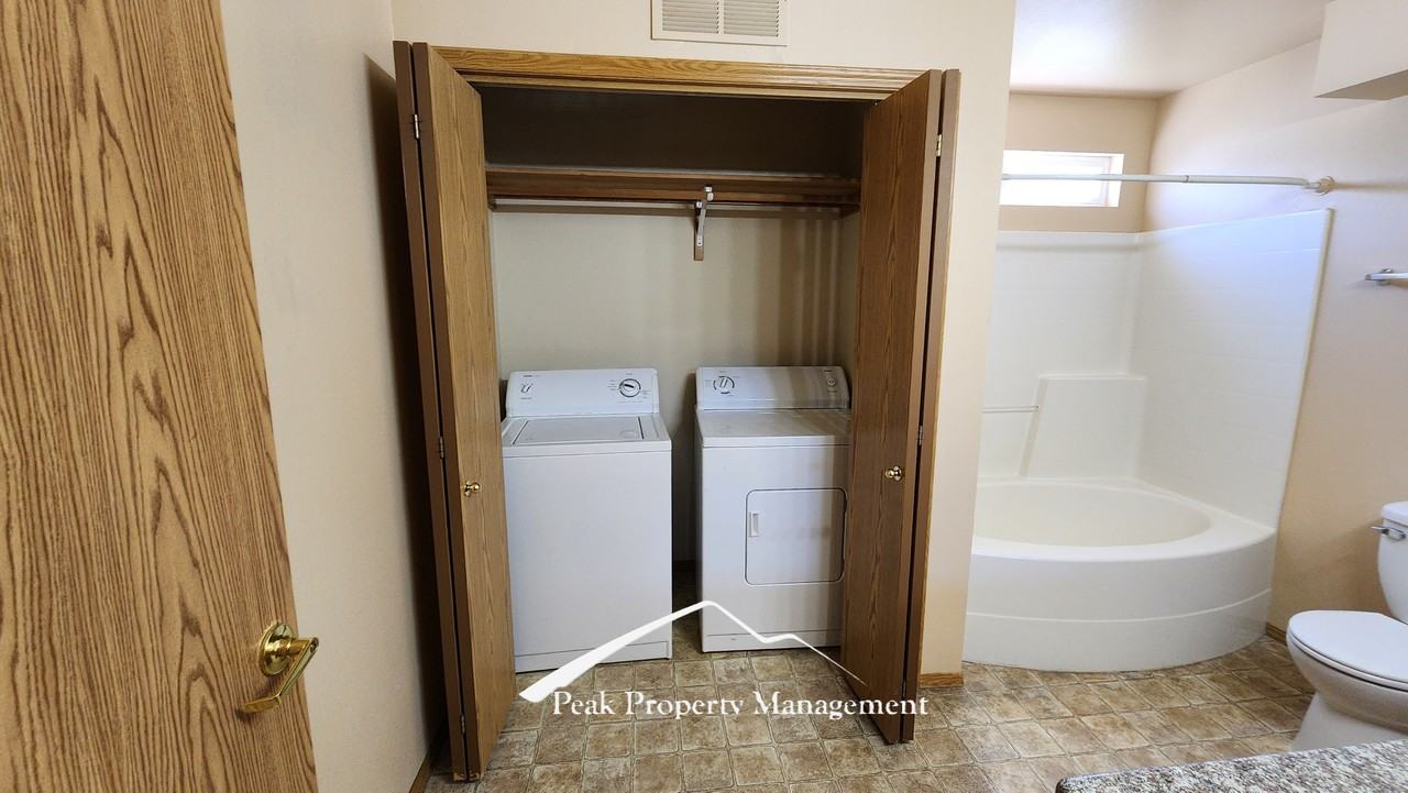 219 Ascent Ct #B - Photo 3 of 11