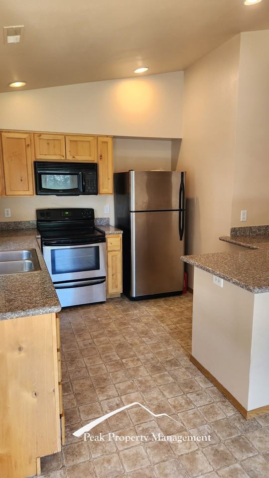 219 Ascent Ct #B - Photo 2 of 11
