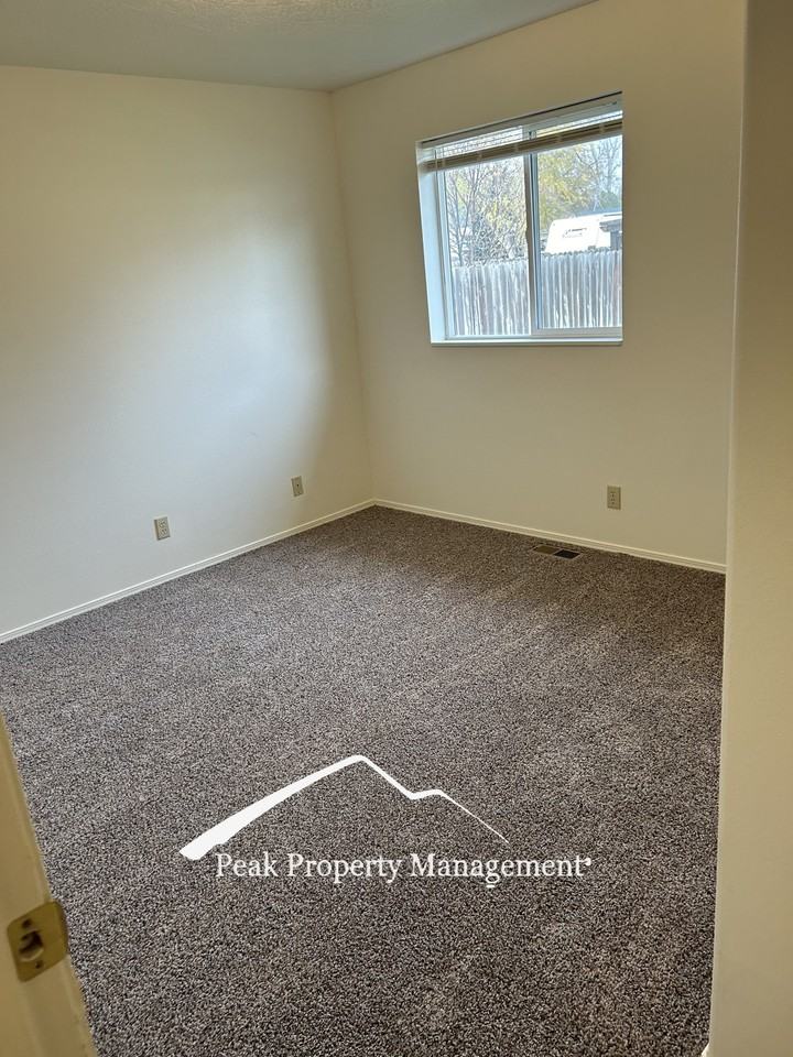 129 10th Ave N #129 - Photo 3 of 8