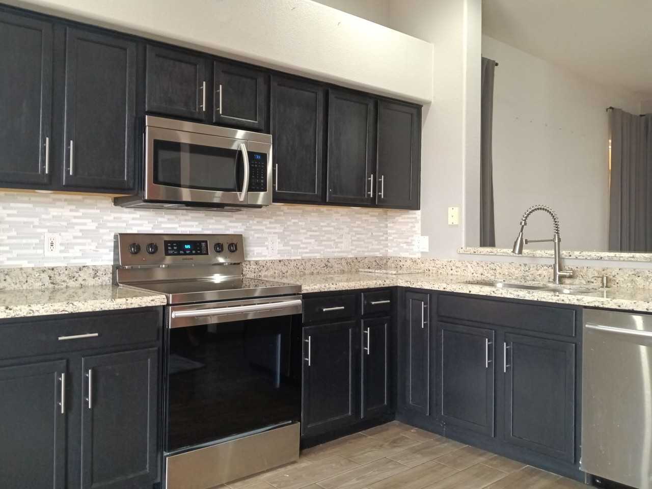 10326 W San Juan Ave - Photo 3 of 14