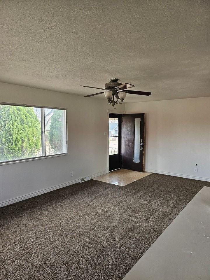 2925 2nd Ave - Photo 4 of 14