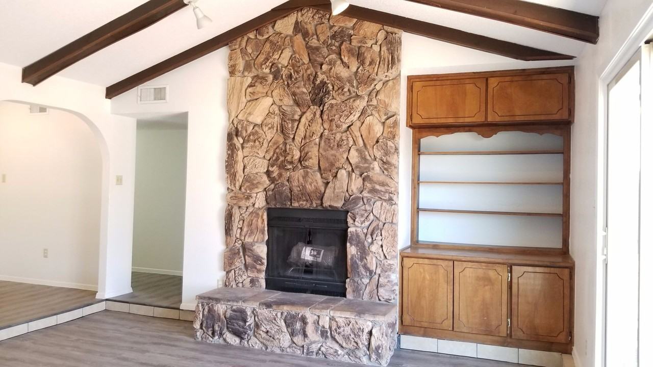 524 Merrill Dr - Photo 2 of 19