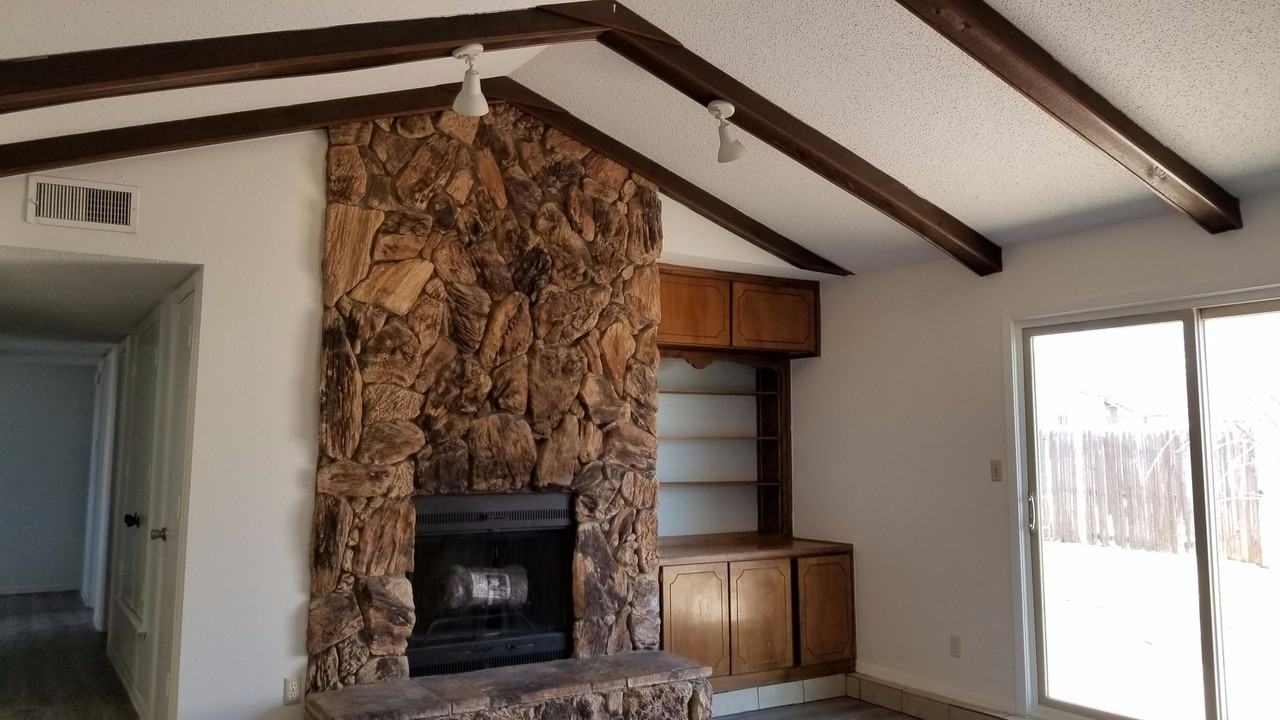 524 Merrill Dr - Photo 3 of 19