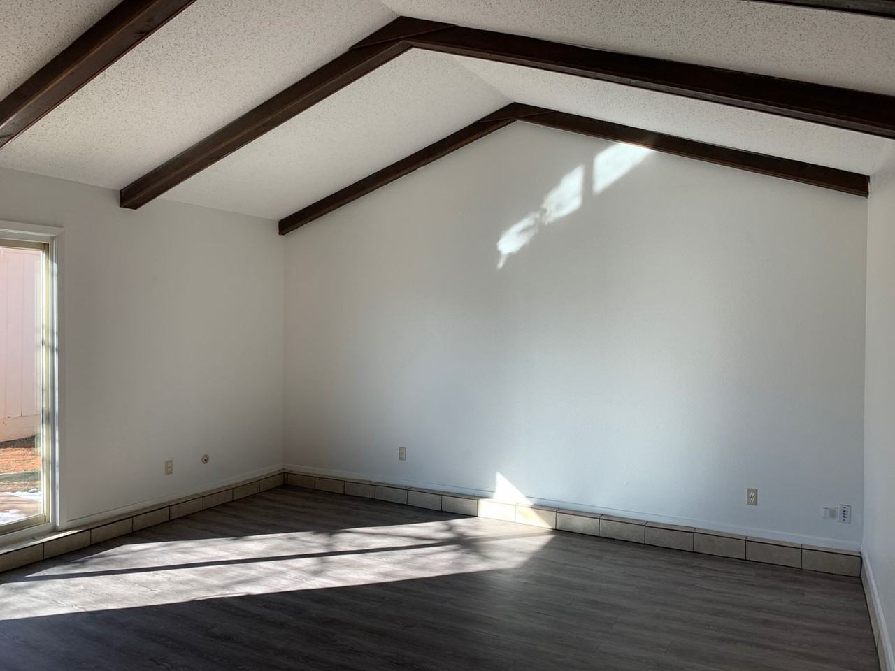 524 Merrill Dr - Photo 4 of 19