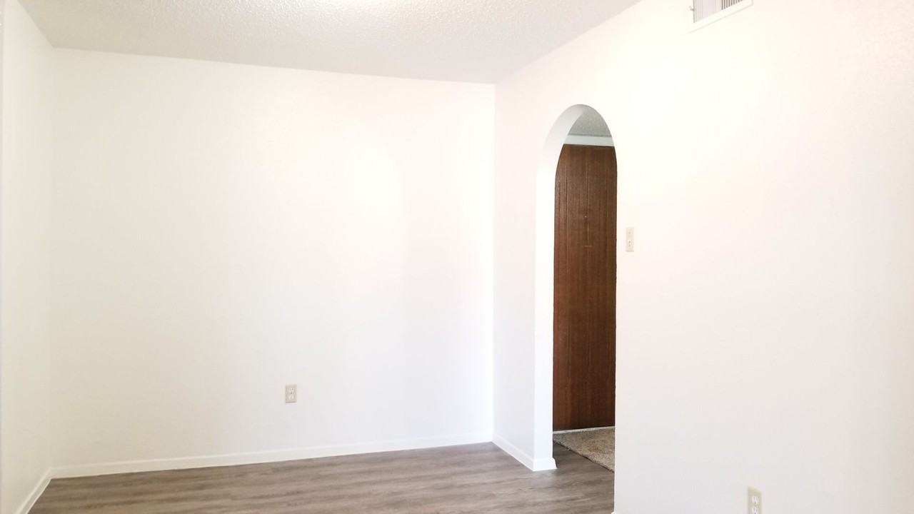 524 Merrill Dr - Photo 5 of 19