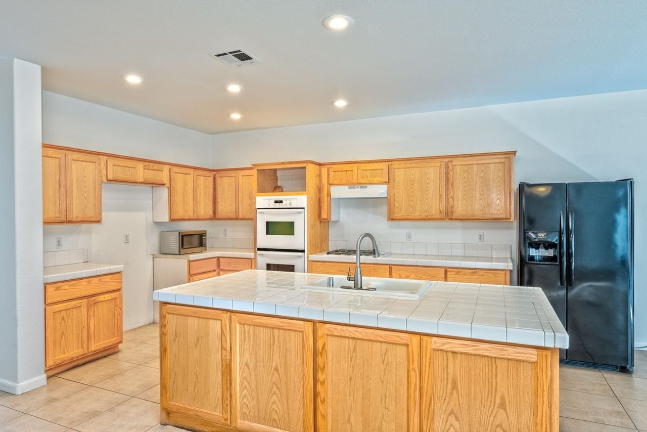 1539 Laguna Palms Ave - Photo 2 of 15