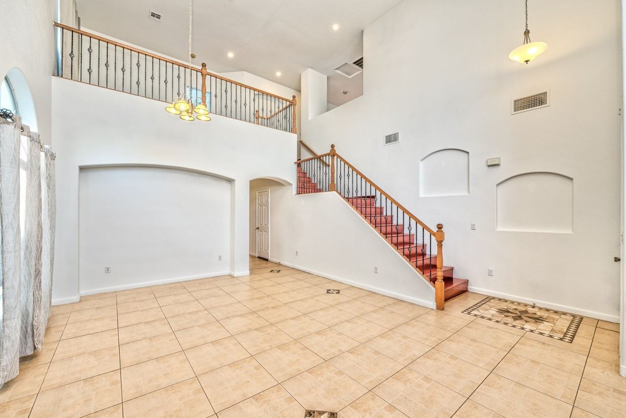 1539 Laguna Palms Ave - Photo 5 of 15