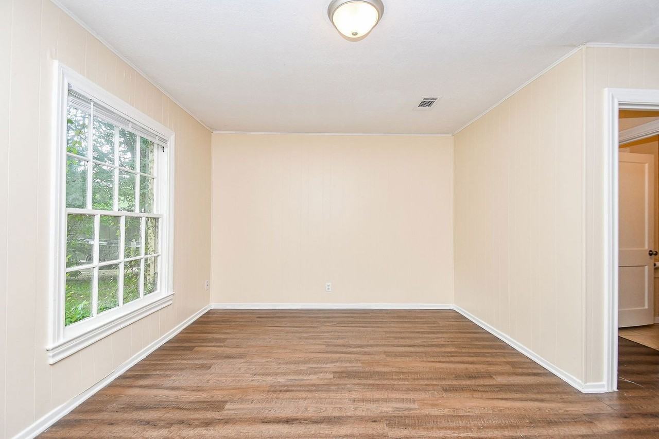 225 17th Ave N - Photo 3 of 23