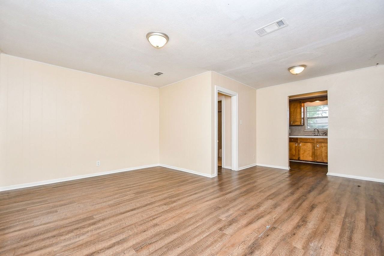 225 17th Ave N - Photo 4 of 23