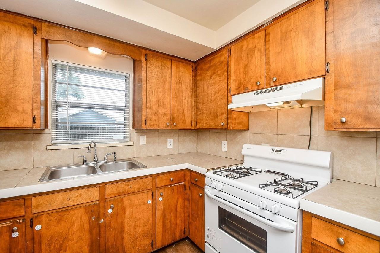 225 17th Ave N - Photo 7 of 23