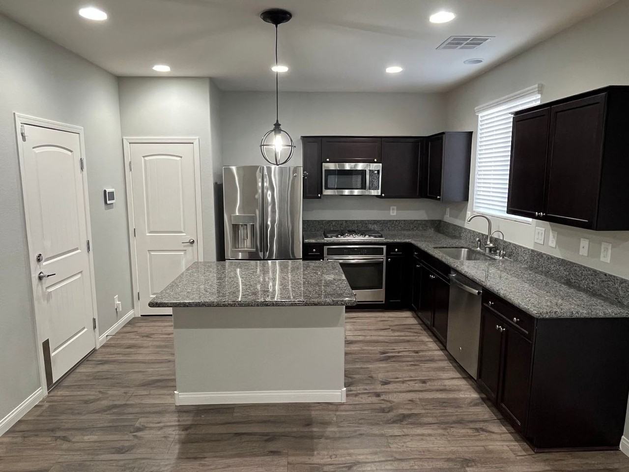 7852 Pyramid Peak St - Photo 5 of 42