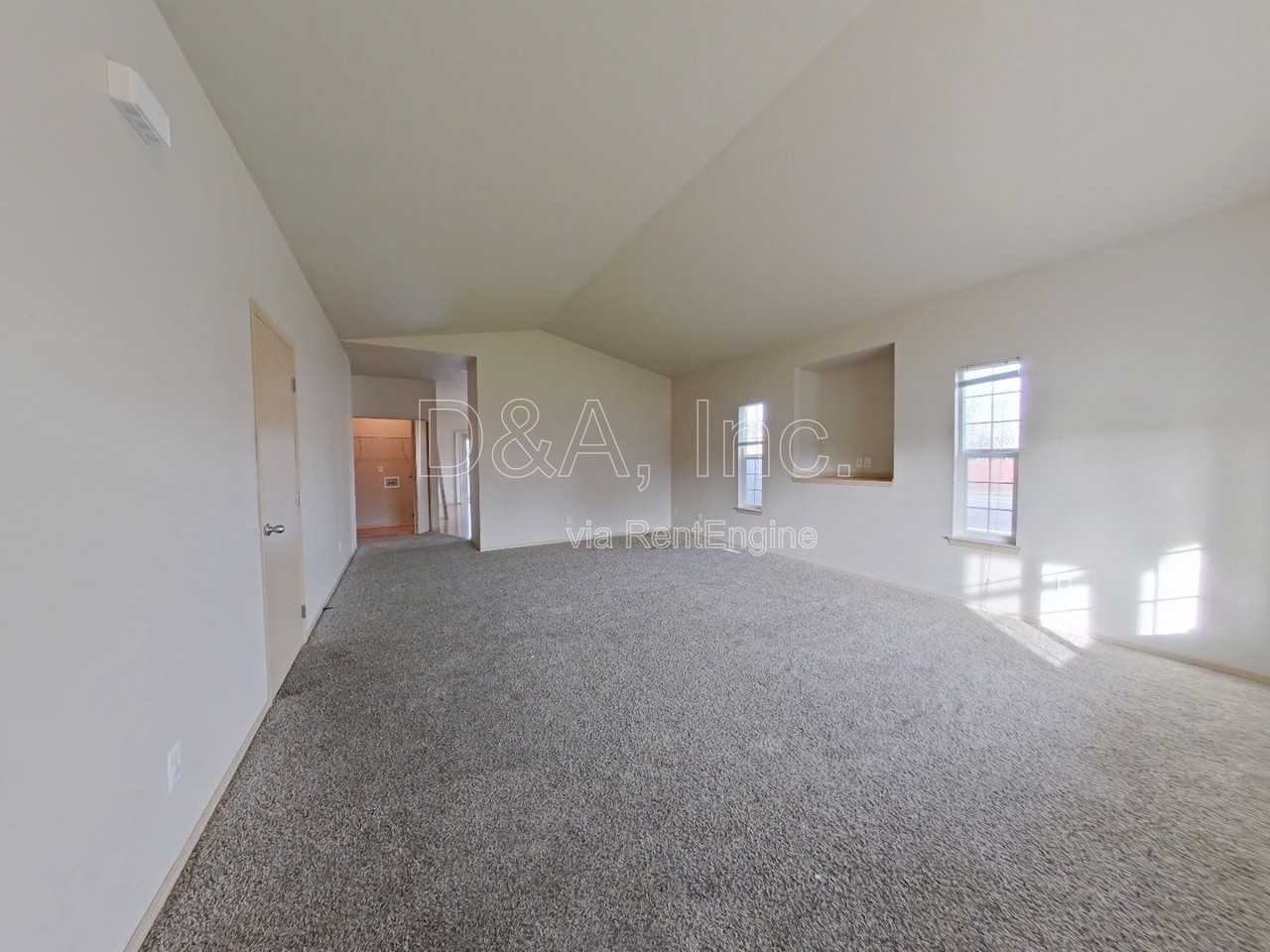 4373 Mackinaw Ave Se - Photo 2 of 12