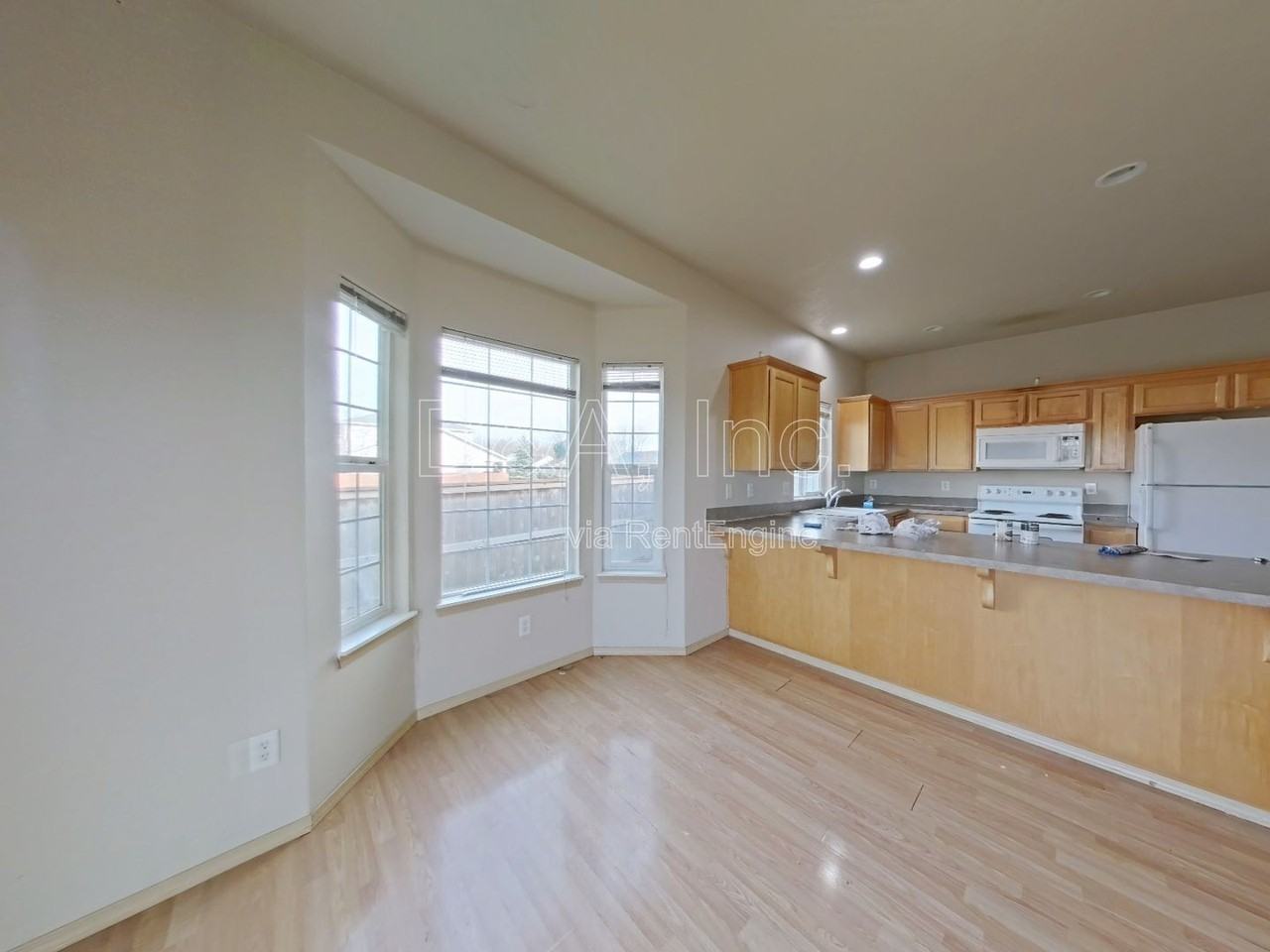 4373 Mackinaw Ave Se - Photo 3 of 12