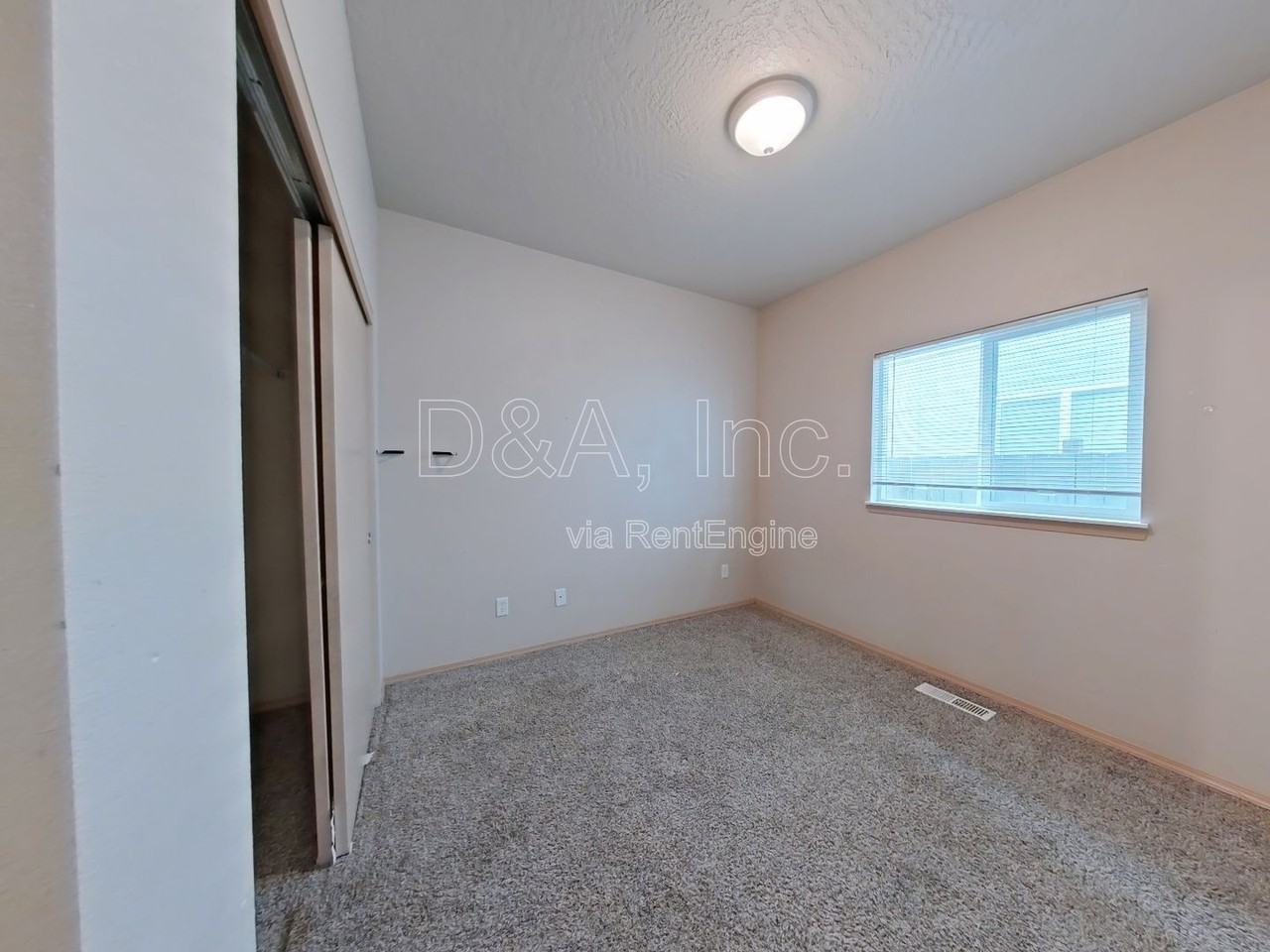 4373 Mackinaw Ave Se - Photo 4 of 12