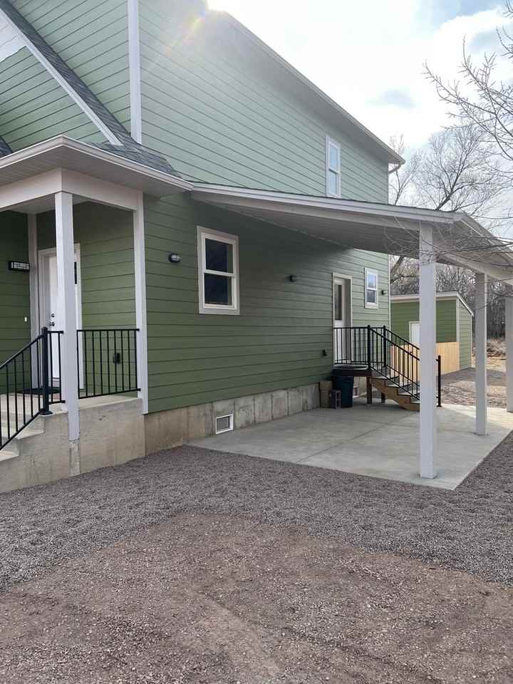 255 S Diamond Ave - Photo 2 of 18