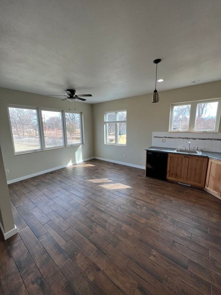 255 S Diamond Ave - Photo 3 of 18