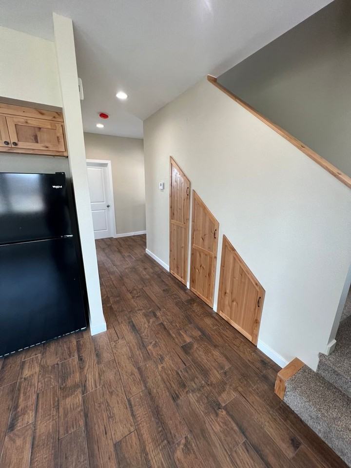 255 S Diamond Ave - Photo 5 of 18