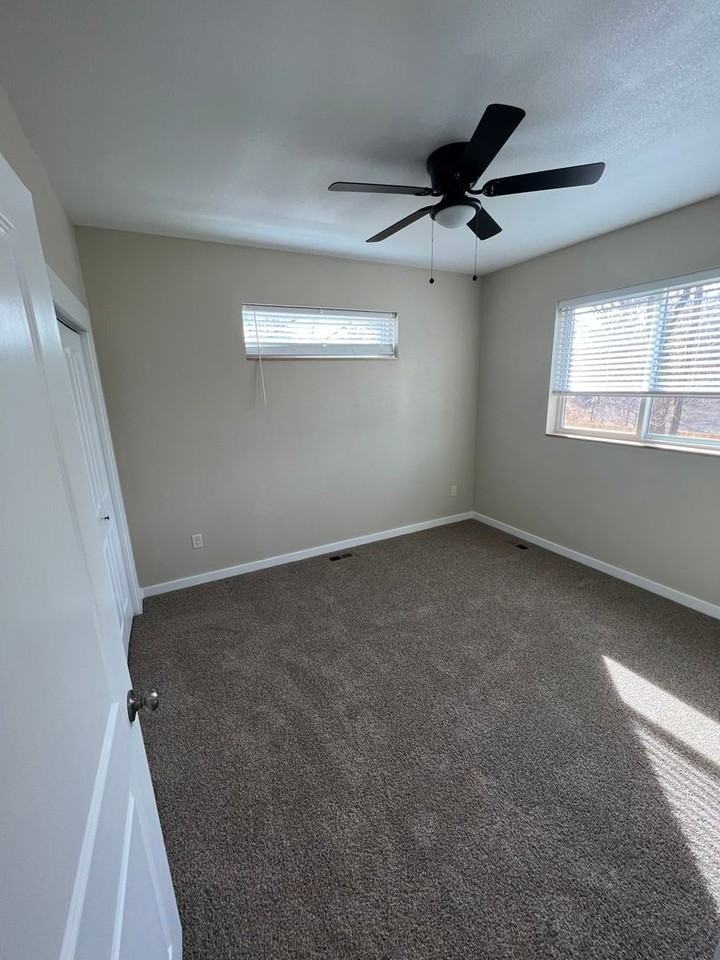 255 S Diamond Ave - Photo 6 of 18