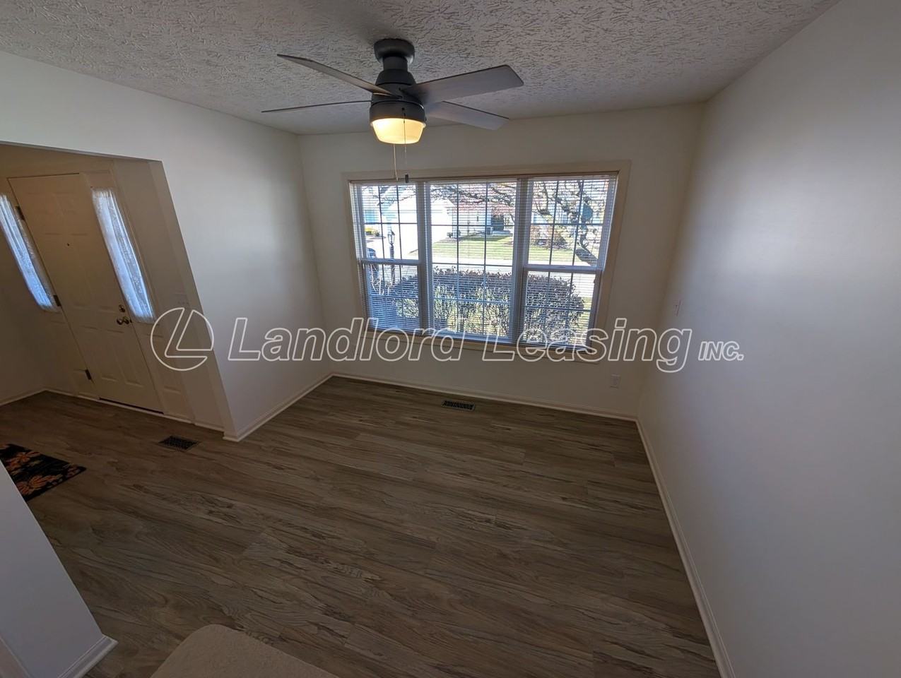 1417 Hollow Wood Ln - Photo 3 of 21