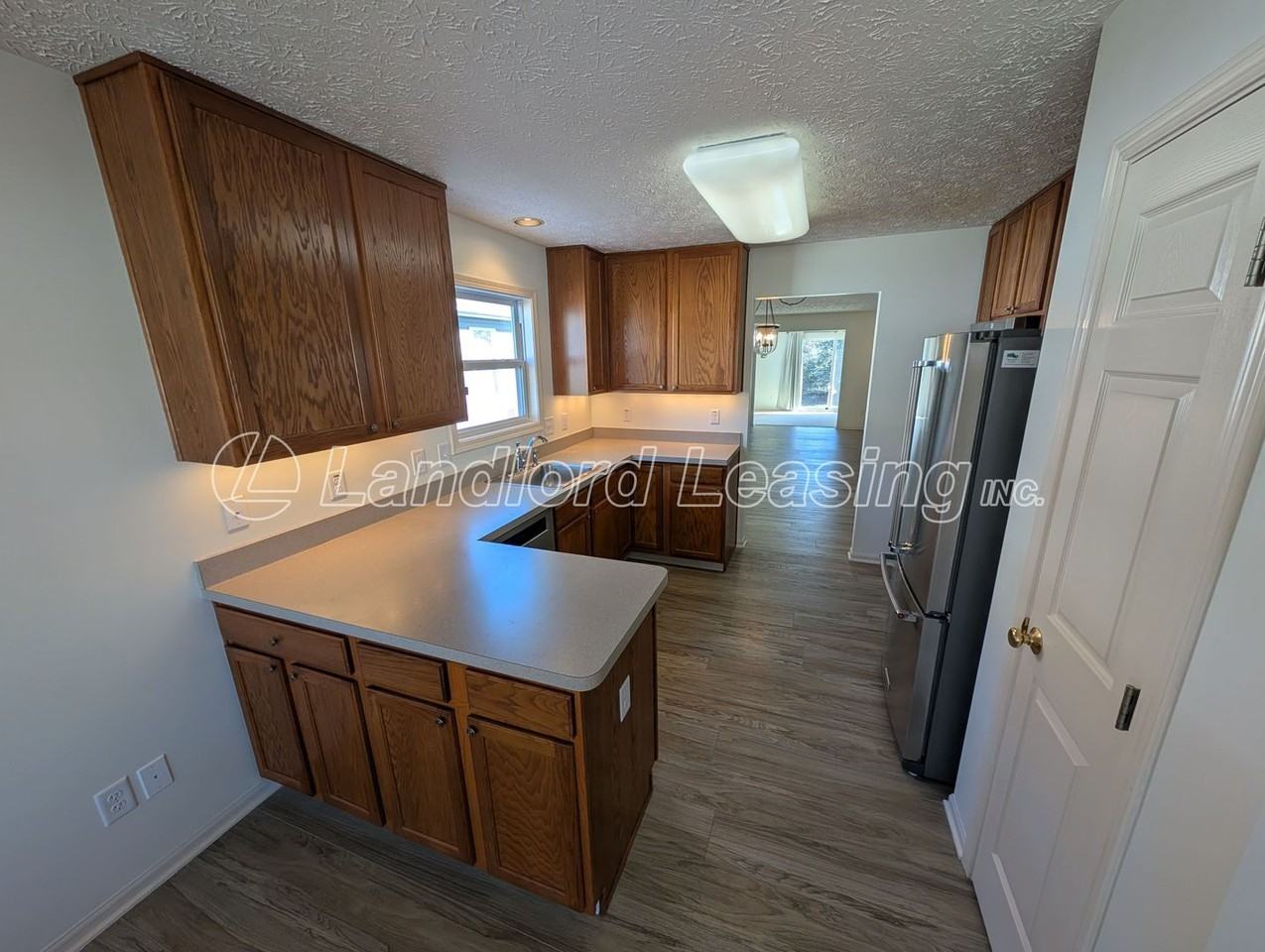 1417 Hollow Wood Ln - Photo 5 of 21