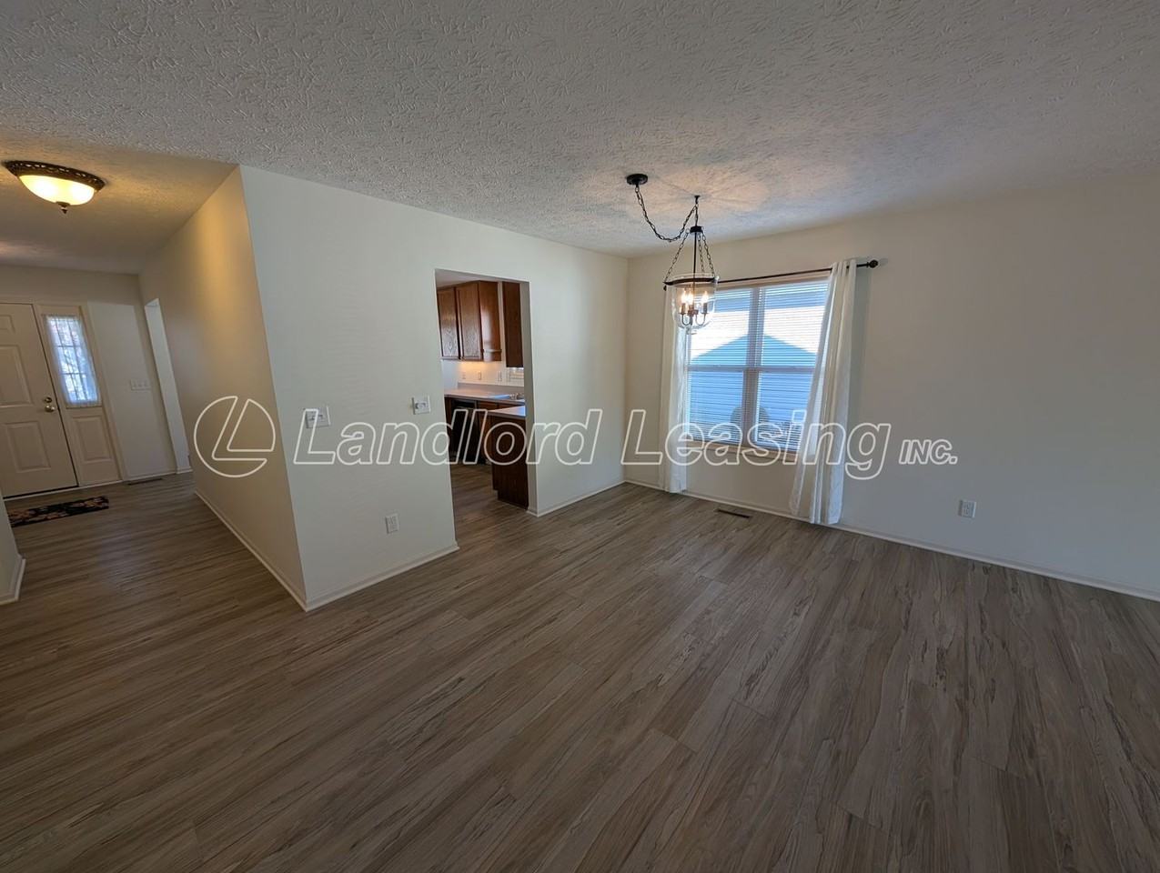 1417 Hollow Wood Ln - Photo 6 of 21