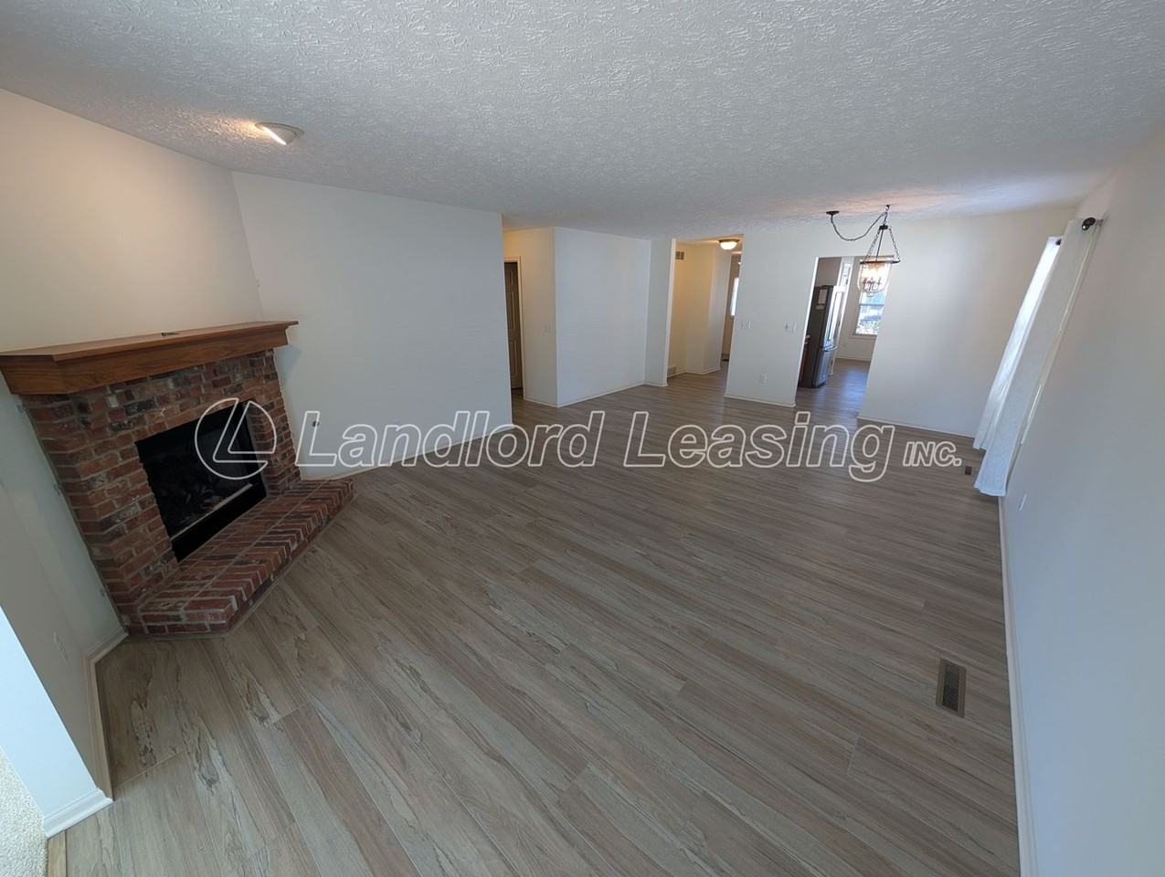 1417 Hollow Wood Ln - Photo 7 of 21