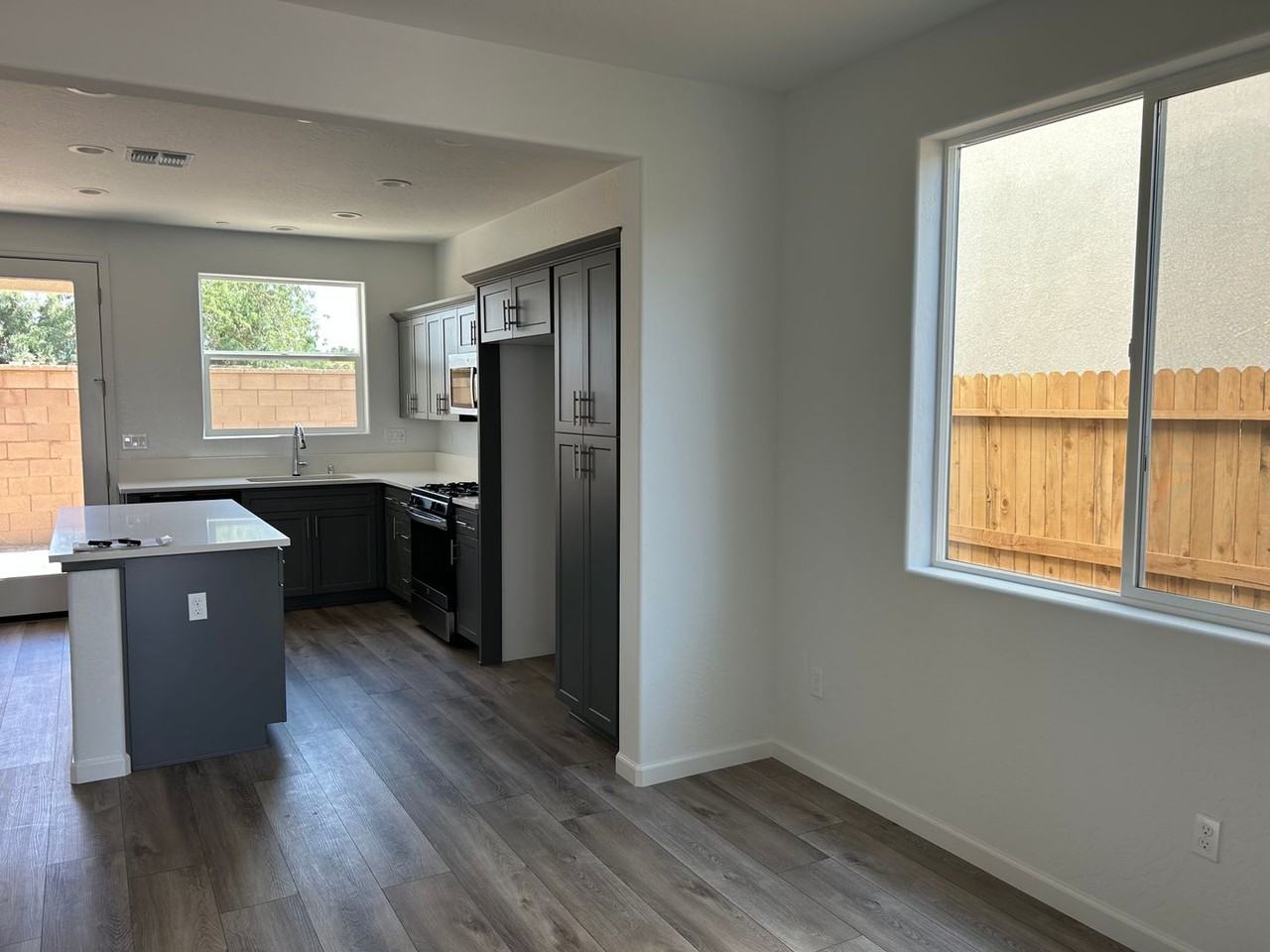 1021 W Payson Ave - Photo 3 of 12