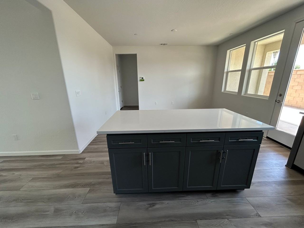 1021 W Payson Ave - Photo 5 of 12