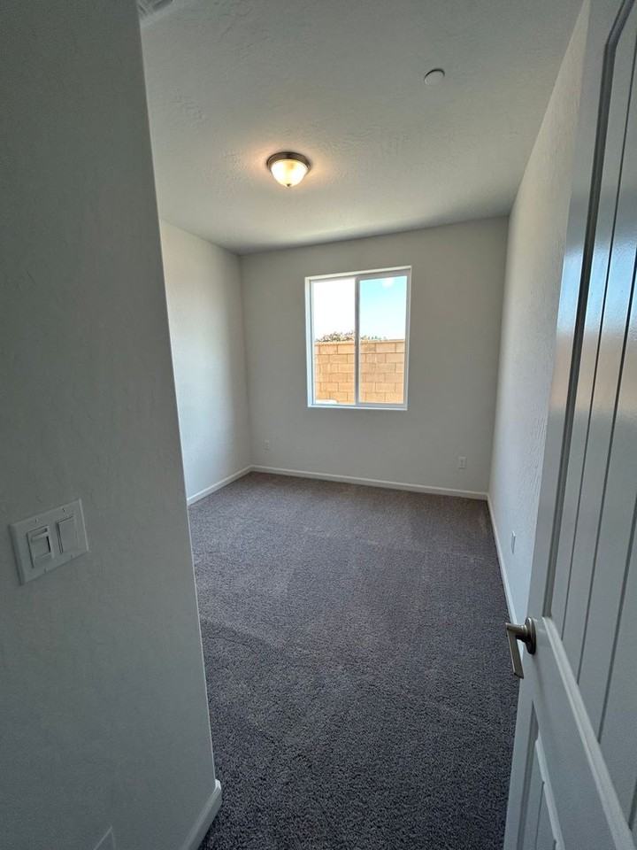 1021 W Payson Ave - Photo 7 of 12