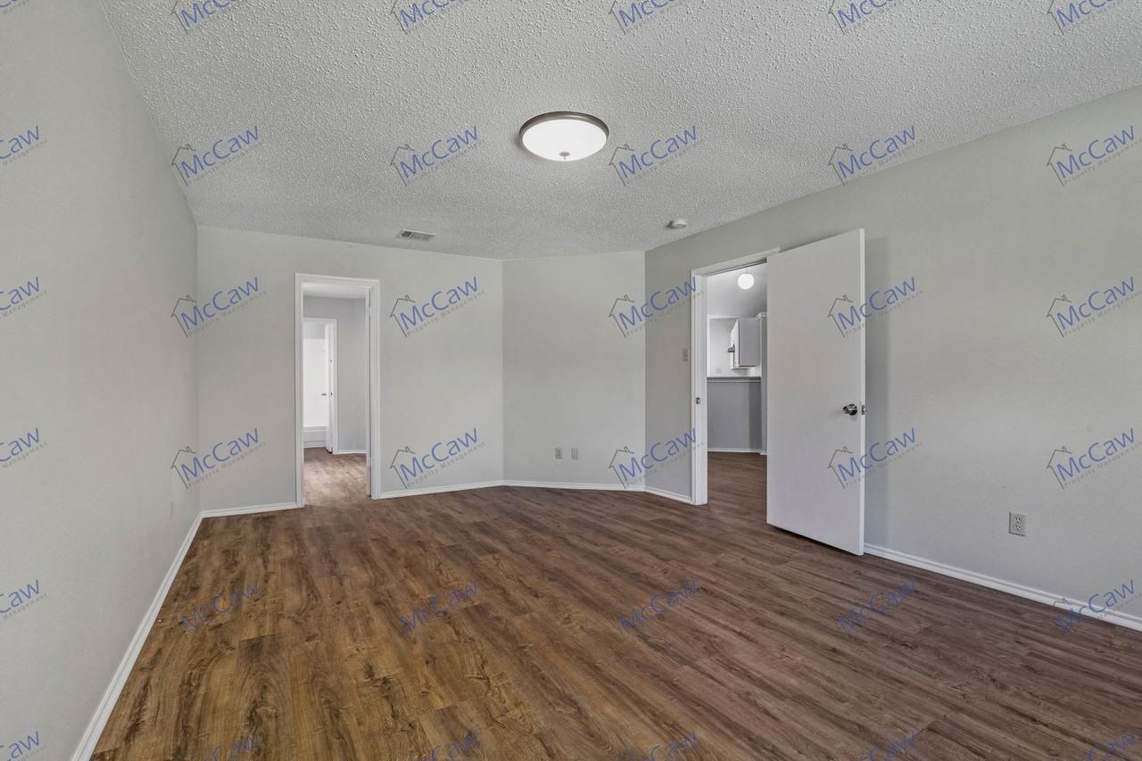 809 Baxter Dr - Photo 2 of 18