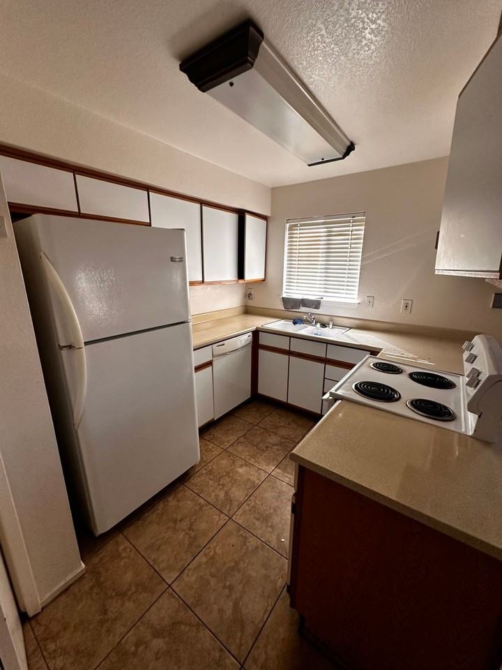 4701 Beechwood St - Photo 3 of 6