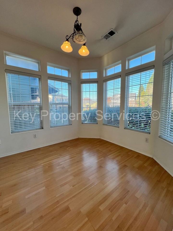 19219 Se 9th Cir - Photo 2 of 17