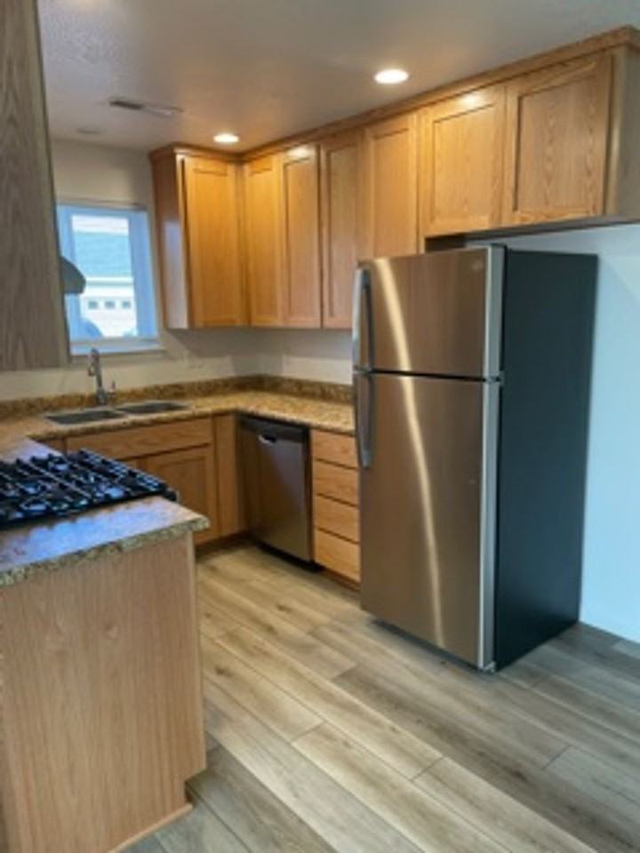 1120 Garfield St - Photo 5 of 18