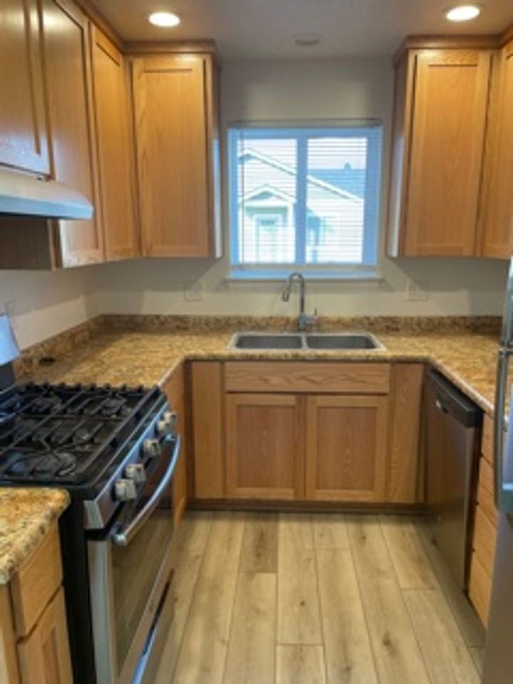 1120 Garfield St - Photo 6 of 18