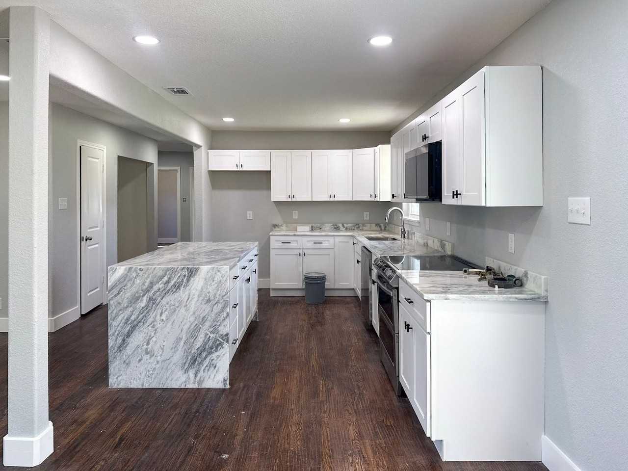 5099 Woodland Dr - Photo 3 of 16