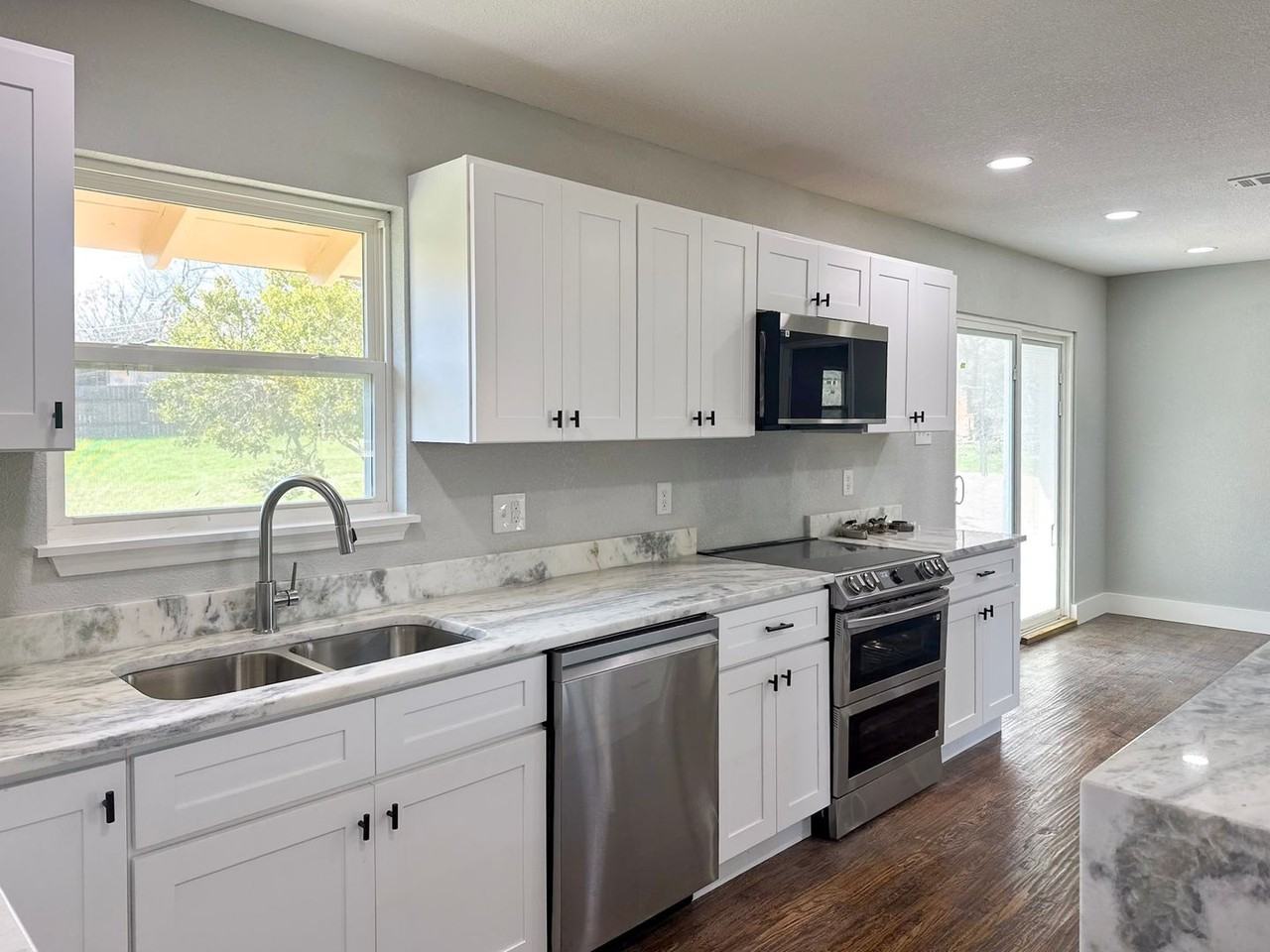 5099 Woodland Dr - Photo 4 of 16