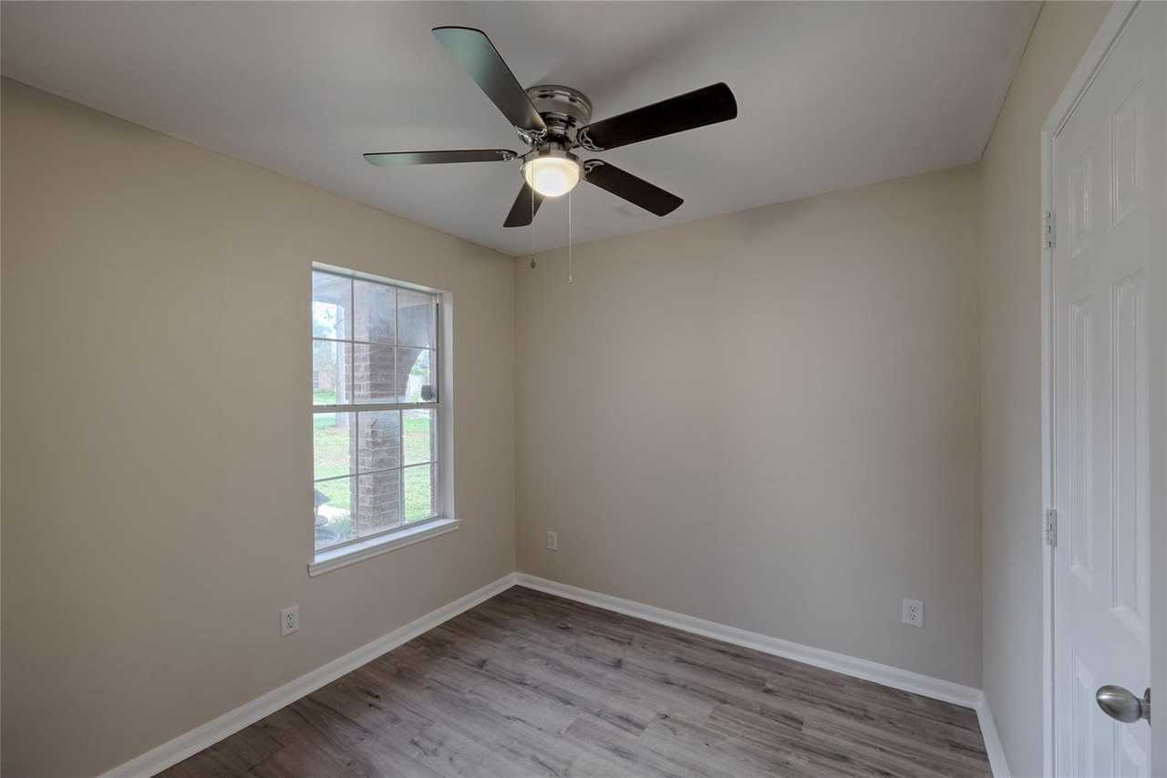 14087 Running Bear Dr - Photo 5 of 24