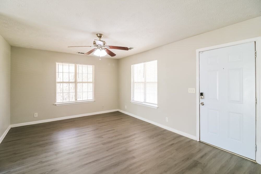 1113 Spring Creek Cir - Photo 4 of 16