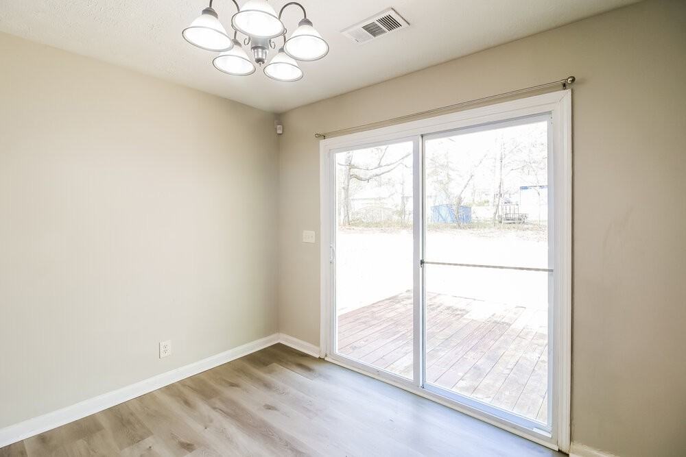 1113 Spring Creek Cir - Photo 6 of 16