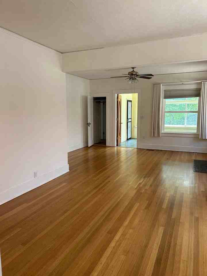 212 E Columbia St - Photo 6 of 25